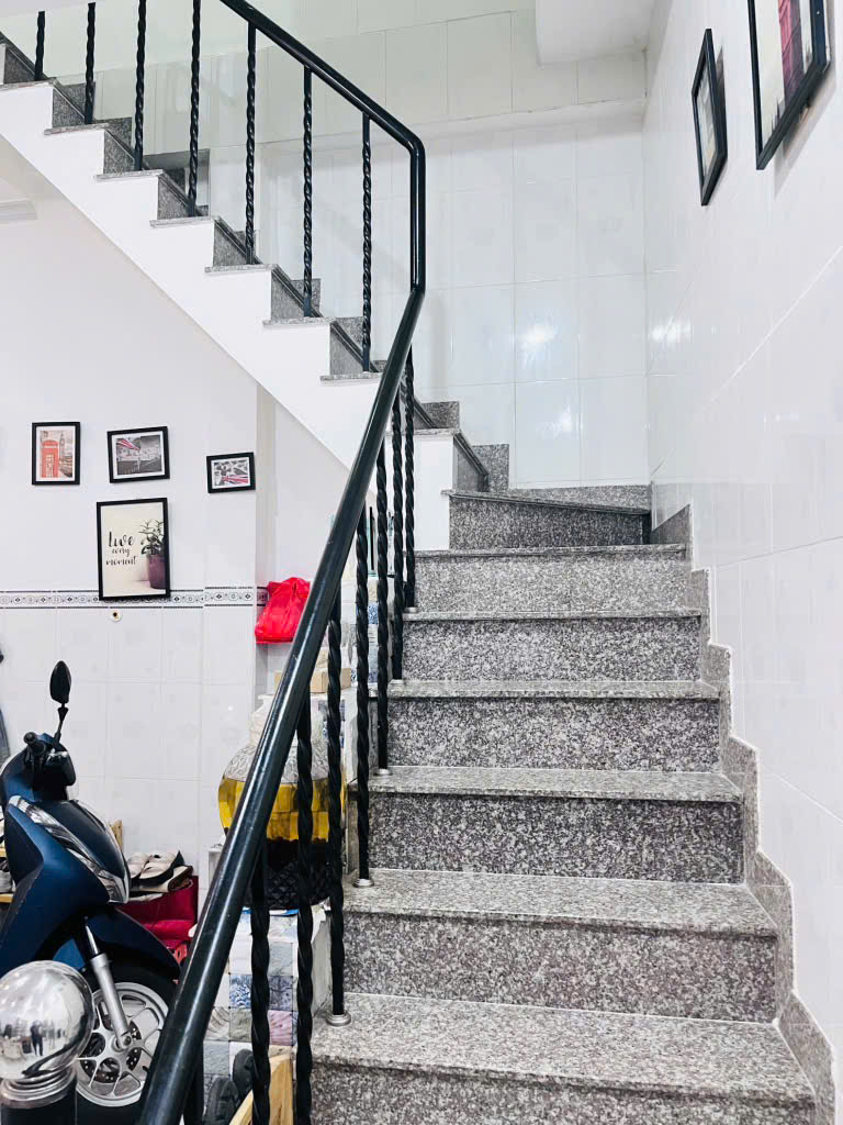 NHÀ ĐẸP 3 BƯỚC ĐẾN MẶT TIỀN - P. PHÚ THUẬN Q.7 - 70M2 - NHỈNH 5 TỶ